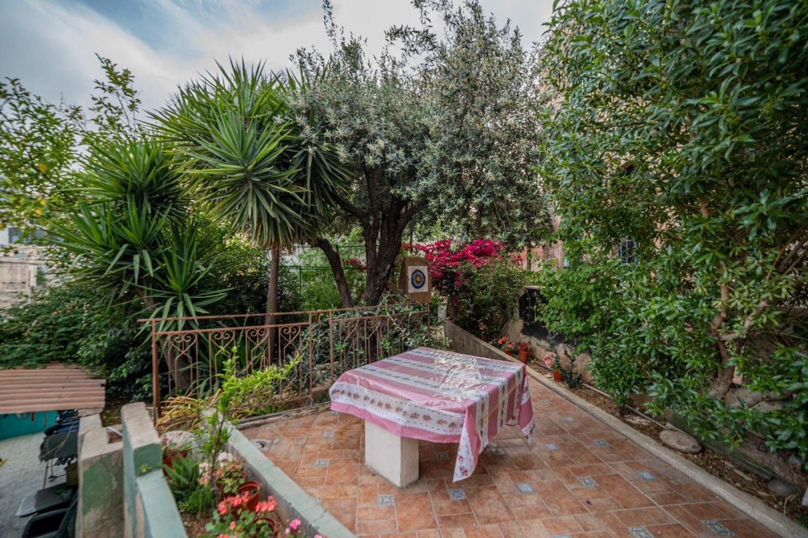 Central House With Beautiful Garden Amman Buitenkant foto
