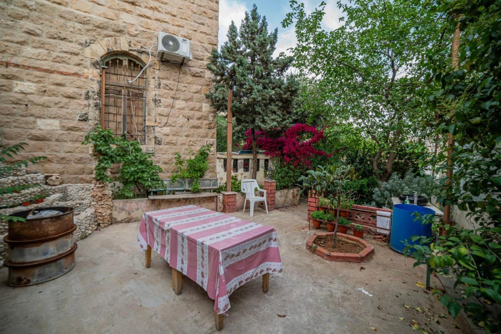 Central House With Beautiful Garden Amman Buitenkant foto