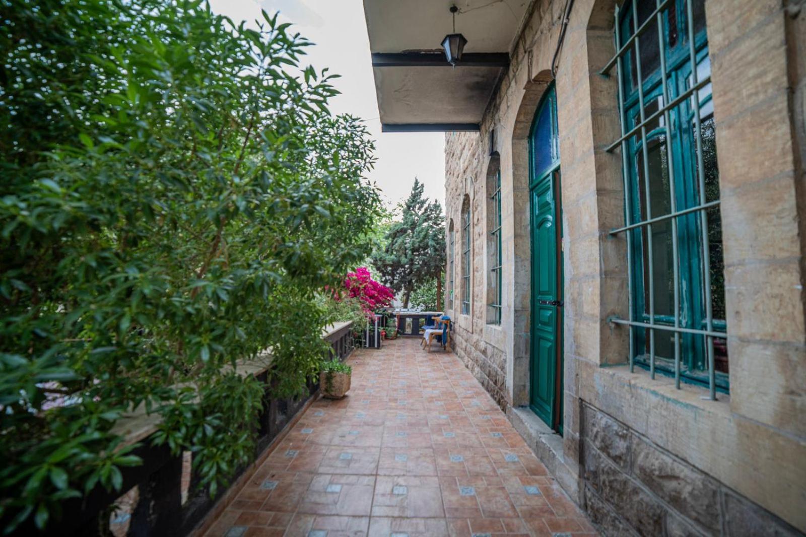 Central House With Beautiful Garden Amman Buitenkant foto